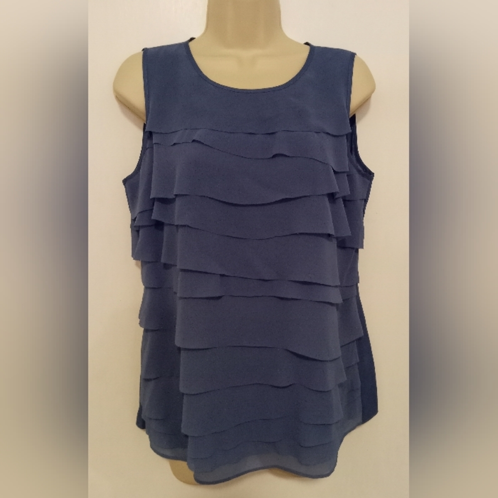 WhiteHouseBlackMarket Ladies Top